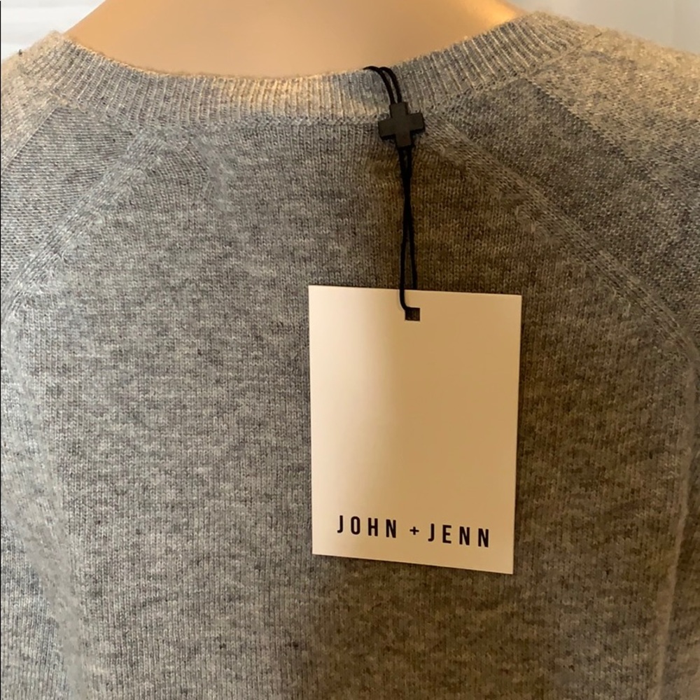❤️NWT JOHN + JENN VNECK SWEATER - Picture 8 of 10